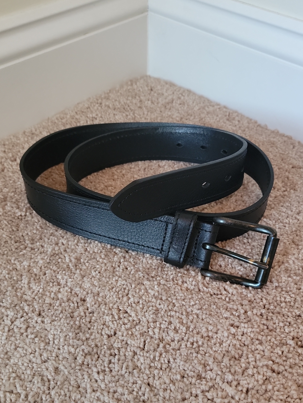 Dickies Classic Black Leather Men's Belt - Timeless Everyday Style